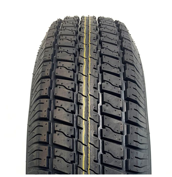 Pneu radial 205/75R15 6 plis LRC 1820 lbs Castle Rock et jante 15" 5 trous galvanisée - Récréashop