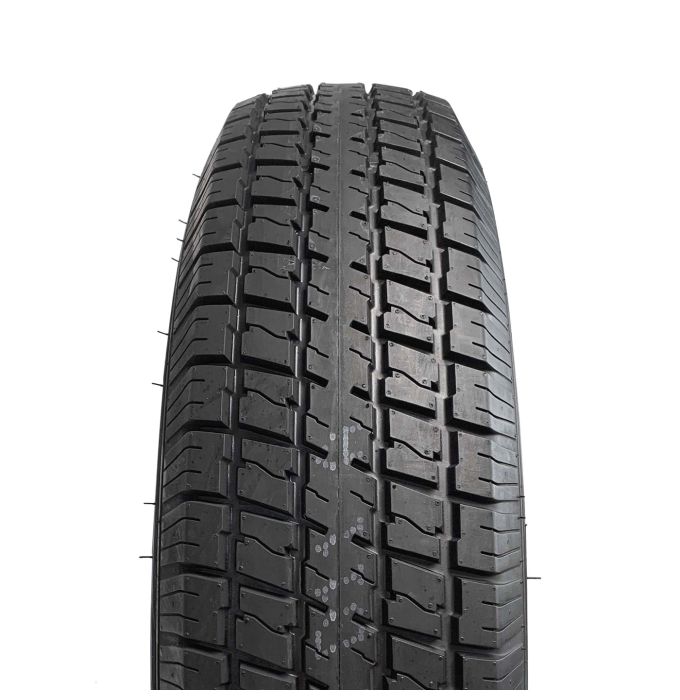 Pneu radial 235/85R16 12 plis LRF 3960 lbs Castle Rock - Récréashop