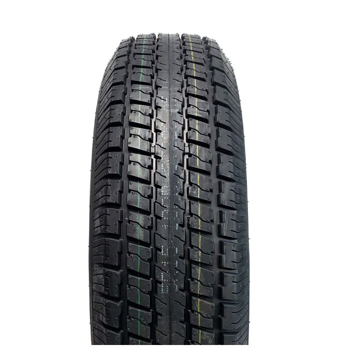 Pneu radial 225/75R15 10 plis LRE 2830 lbs Castle Rock - Récréashop