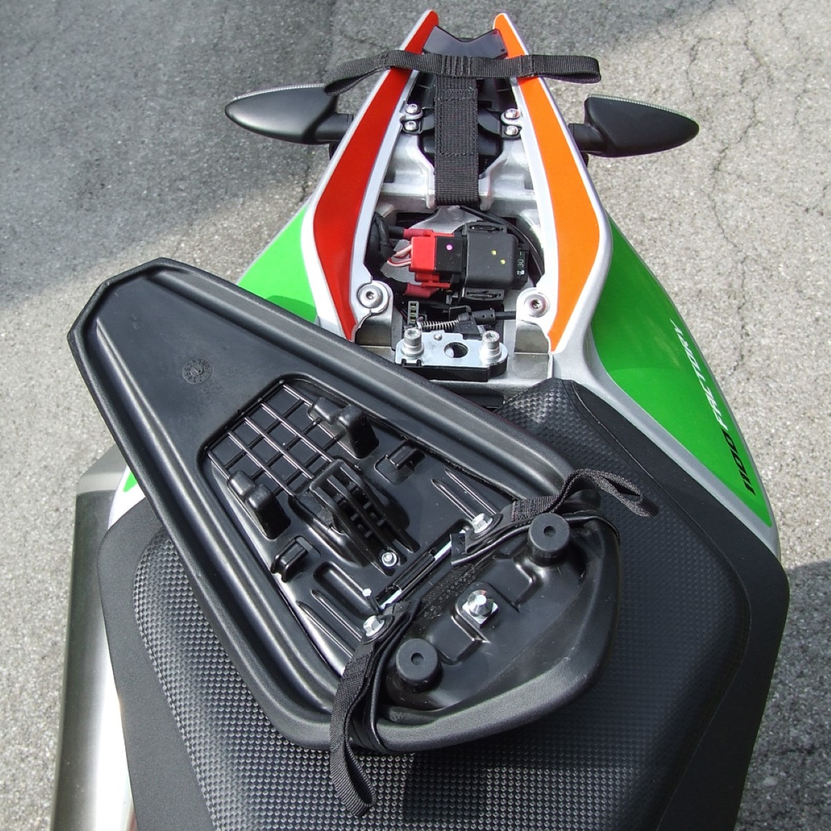 Kriega Fit Kit Aprilia Tuono V4 Factory / RSV4 - RecreaShop
