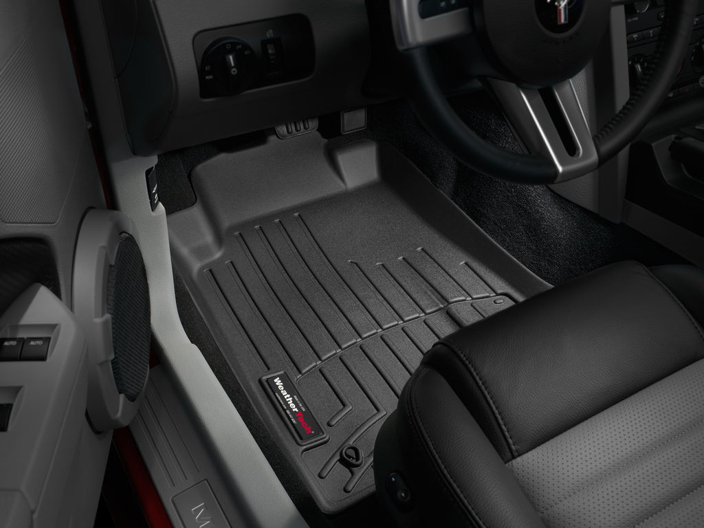 Tapis avant FloorLiner noir WeatherTech Ford Mustang 2005-2010 (2009-2010 : avec crochets de retenue seulement) - Récréashop