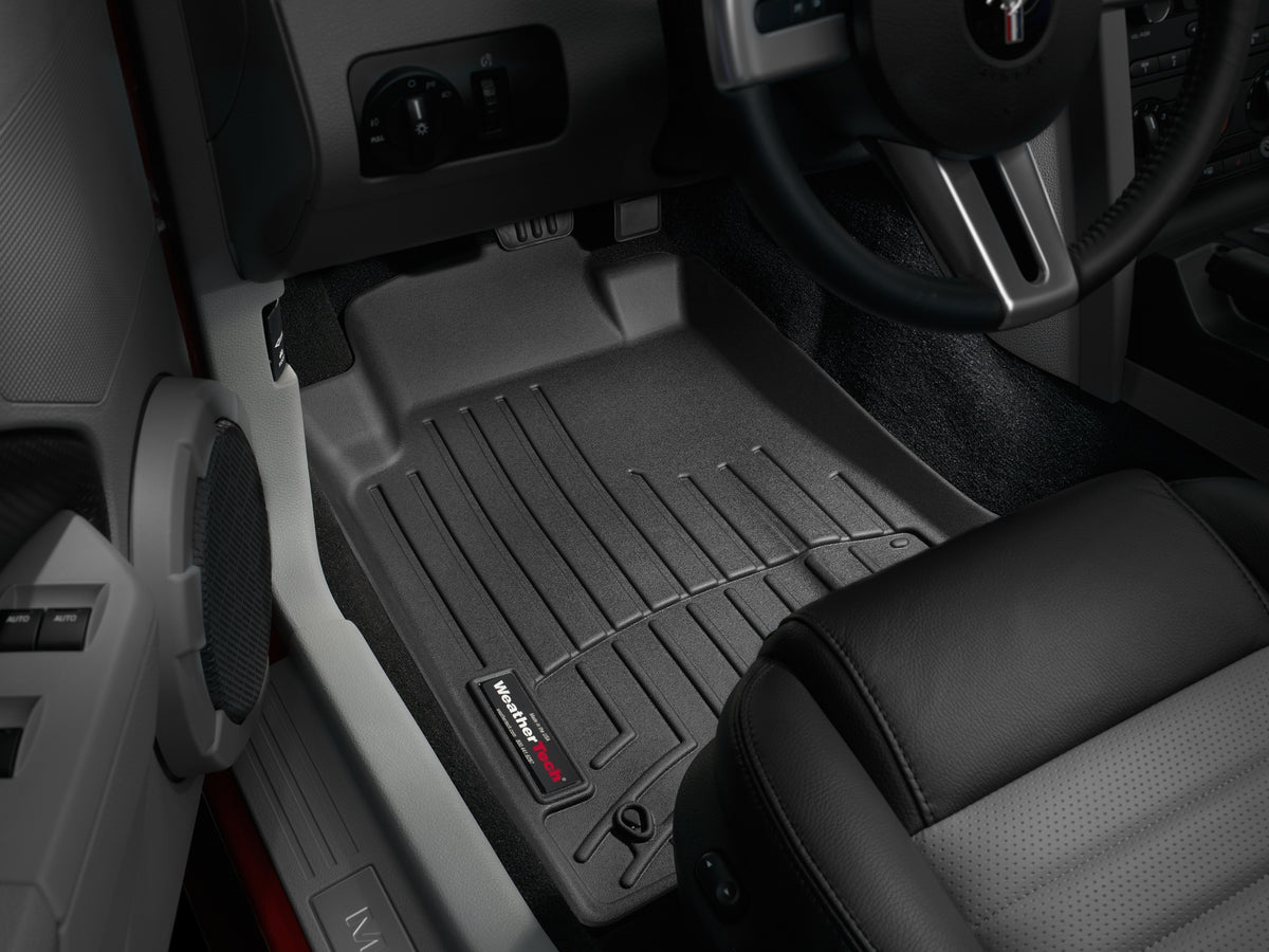 Tapis avant FloorLiner noir WeatherTech Ford Mustang 2005-2010 (2009-2010 : avec crochets de retenue seulement) - Récréashop