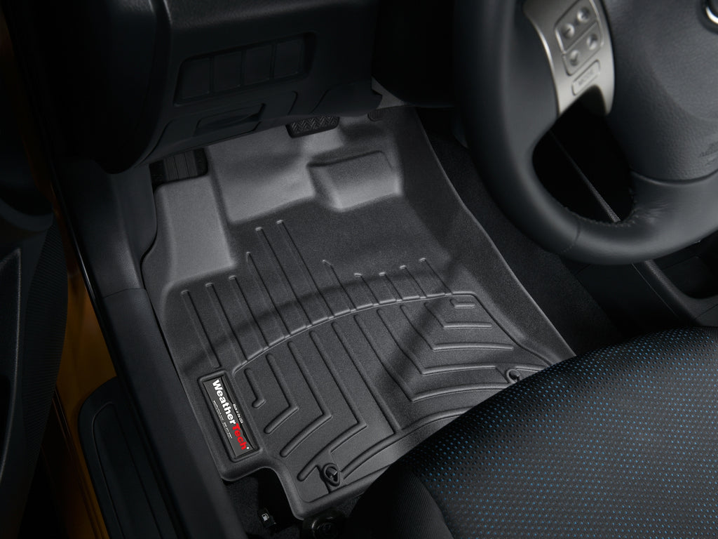 Tapis avant FloorLiner noir WeatherTech Toyota Matrix 2009-2013 / Pontiac Vibe 2009-2010 (transmission automatique, traction intégrale seulement) - Récréashop