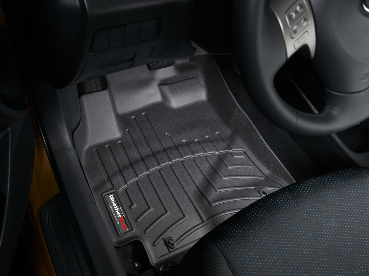 Tapis avant FloorLiner noir WeatherTech Toyota Matrix 2009-2013 / Pontiac Vibe 2009-2010 (transmission automatique, traction intégrale seulement) - Récréashop