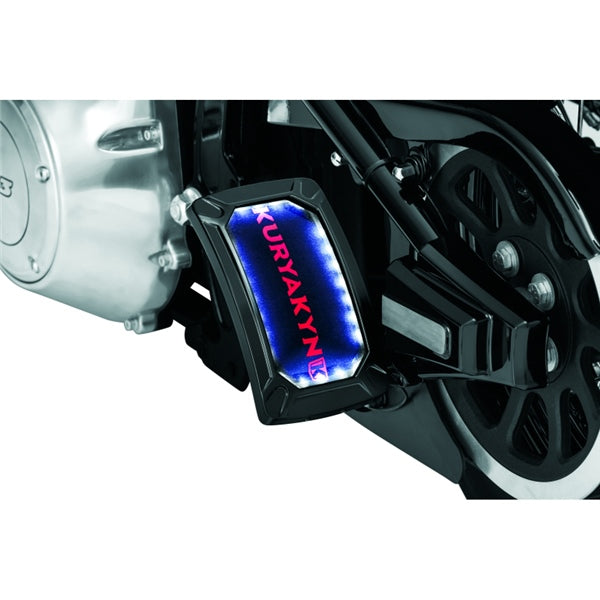 Kuryakyn Support de plaque d'immatriculation latérale Nova à montage vertical incurvé - Récréashop