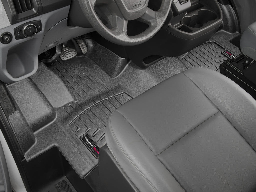 Tapis avant une pièce FloorLiner noir WeatherTech Ford Transit 2015-2019 (plancher en vinyle seulement) - Récréashop