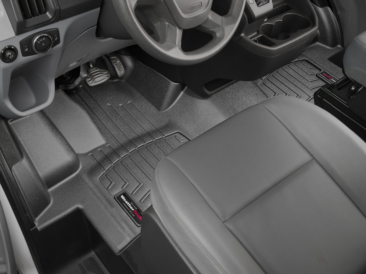 Tapis avant une pièce FloorLiner noir WeatherTech Ford Transit 2015-2019 (plancher en vinyle seulement) - Récréashop
