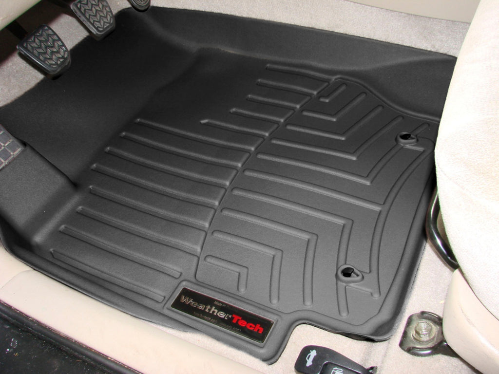 Tapis avant FloorLiner noir WeatherTech Toyota Corolla 2003-2008 (sans bouches de chauffage en 1re rangée seul - Récréashop